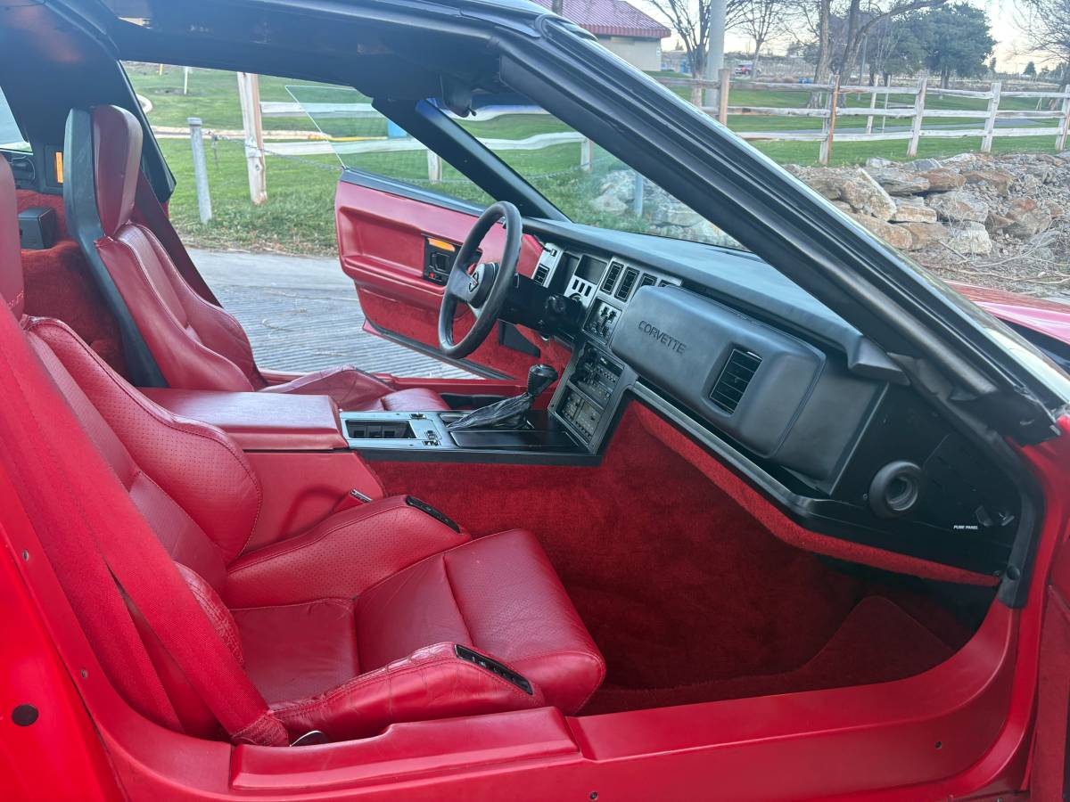 Chevrolet-corvette-coupe-1986-red-12
