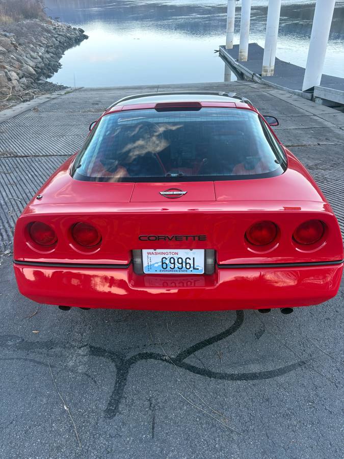 Chevrolet-corvette-coupe-1986-red-18