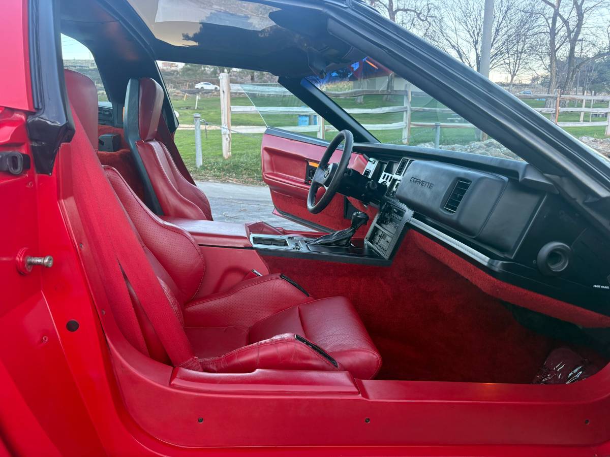 Chevrolet-corvette-coupe-1986-red-19