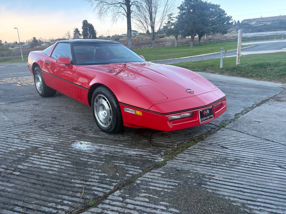 Chevrolet-corvette-coupe-1986-red-2