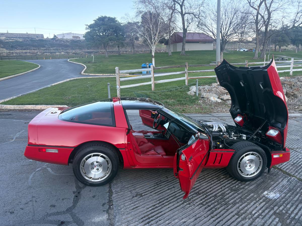 Chevrolet-corvette-coupe-1986-red-6