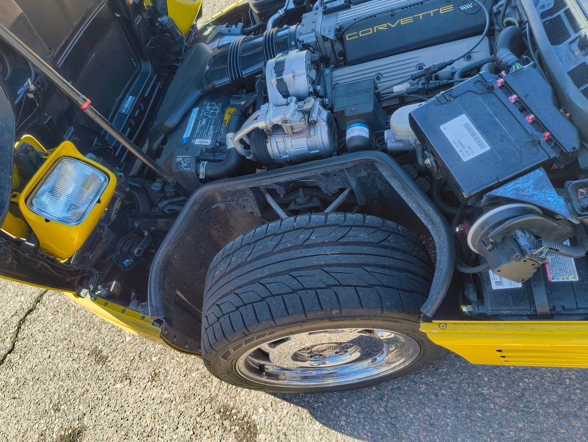 Chevrolet-corvette-coupe-1992-yellow-1