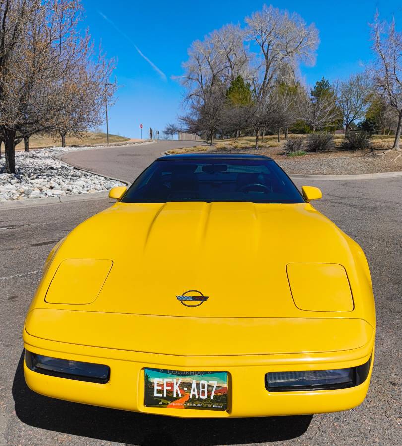 Chevrolet-corvette-coupe-1992-yellow-11