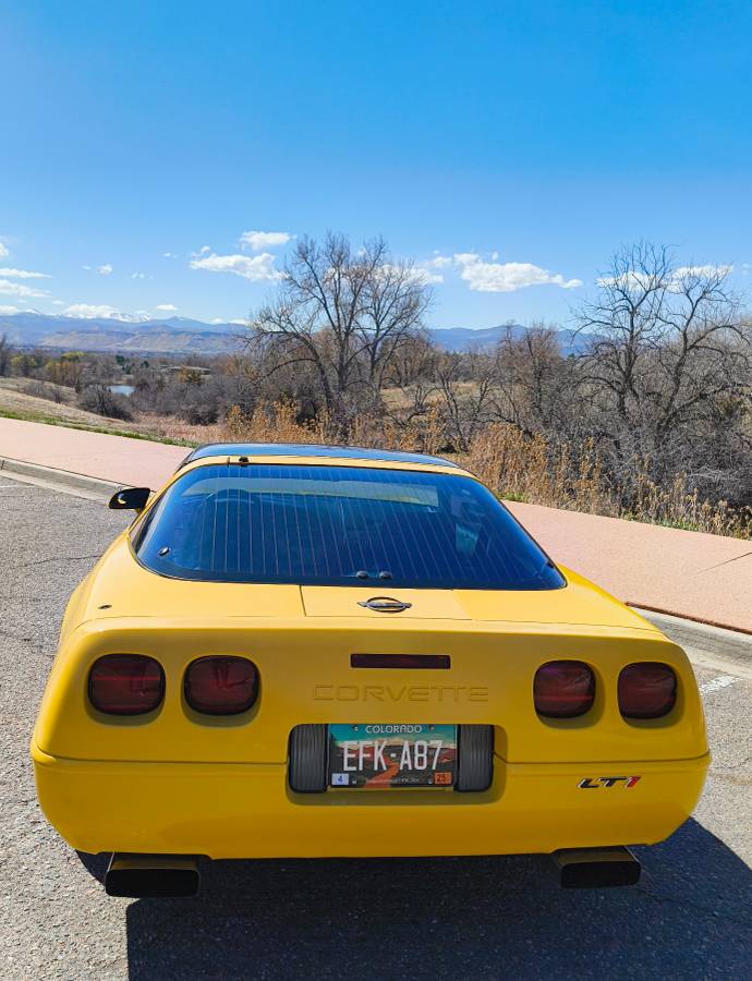 Chevrolet-corvette-coupe-1992-yellow-12