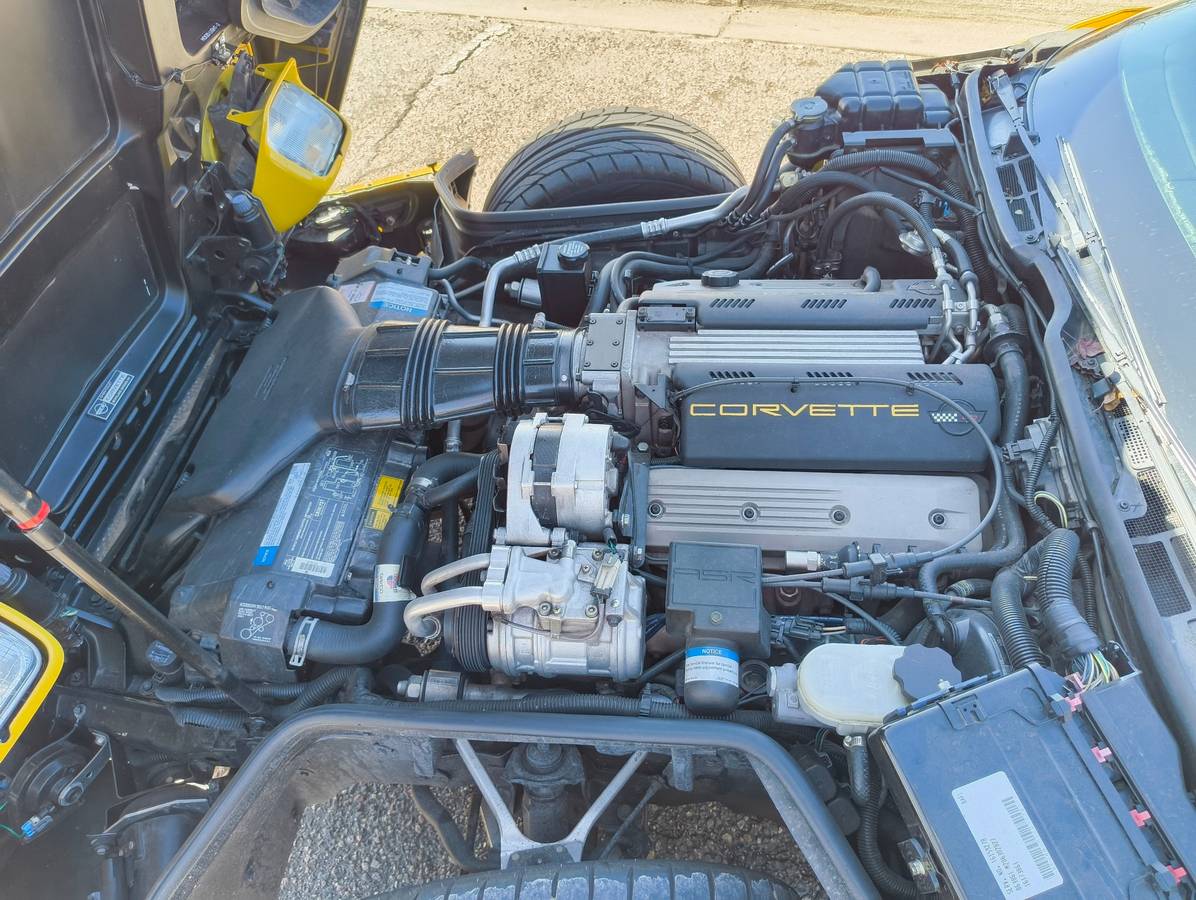 Chevrolet-corvette-coupe-1992-yellow-14