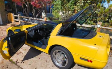 Chevrolet-corvette-coupe-1992-yellow-2