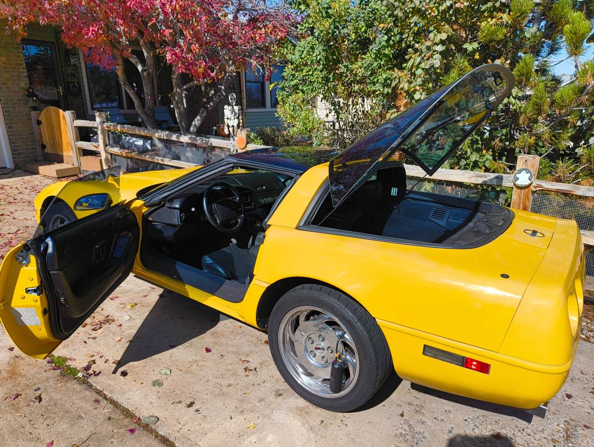 Chevrolet-corvette-coupe-1992-yellow-2