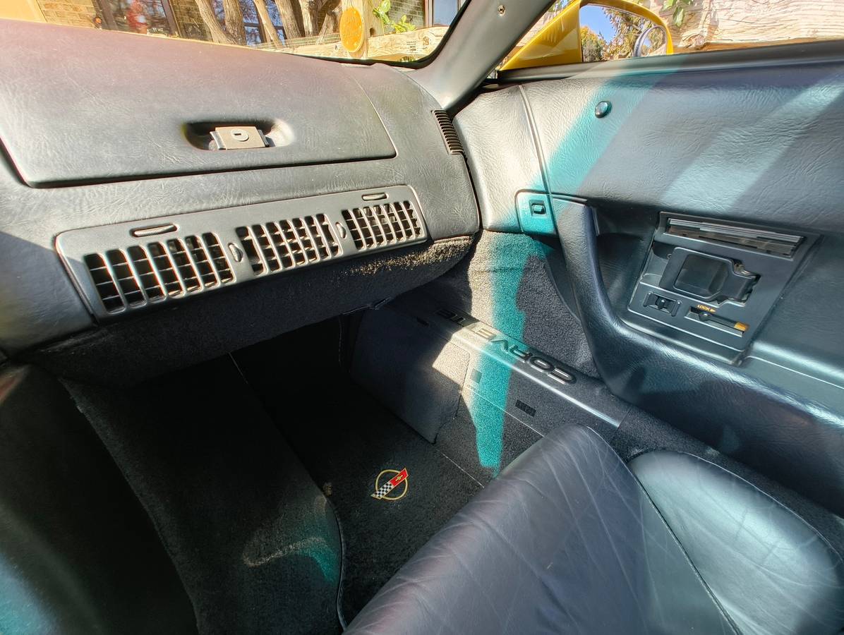 Chevrolet-corvette-coupe-1992-yellow-4