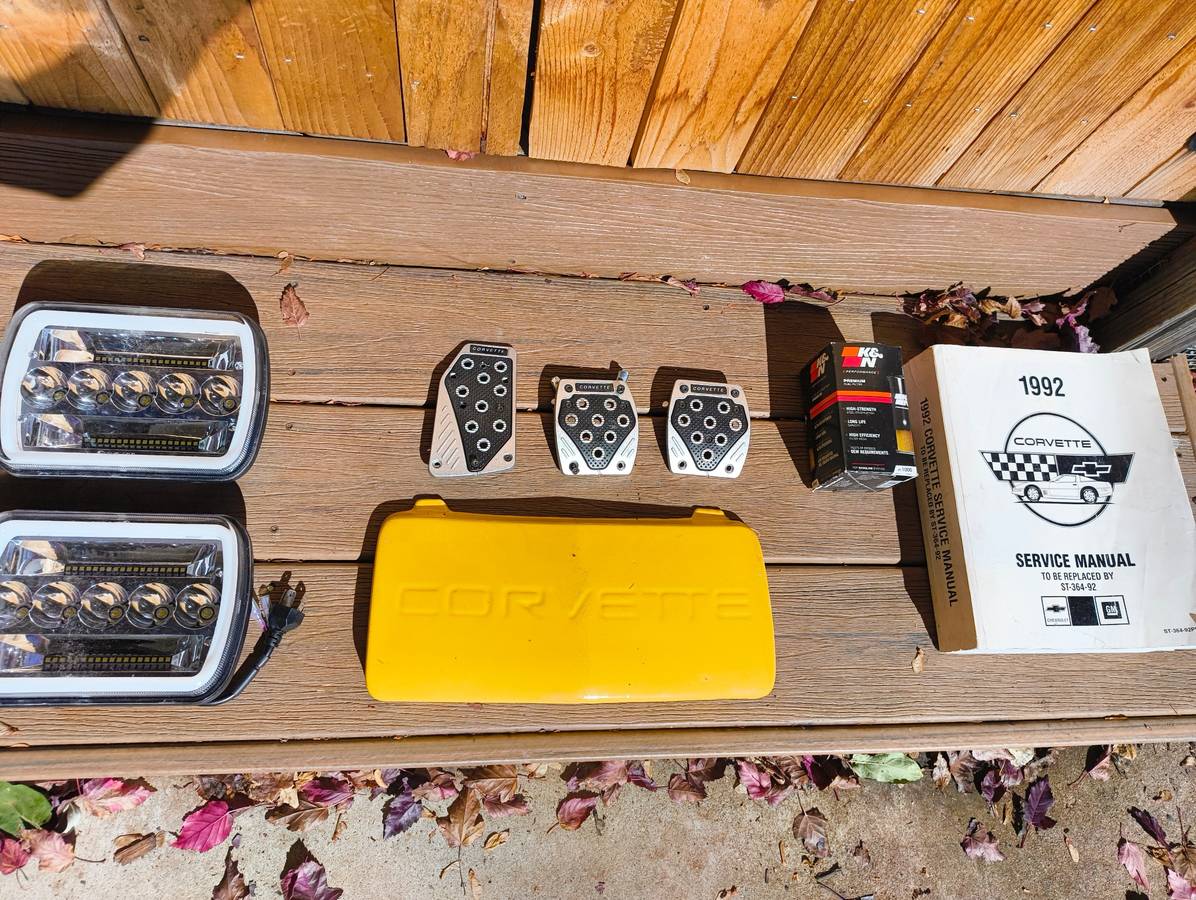 Chevrolet-corvette-coupe-1992-yellow-8