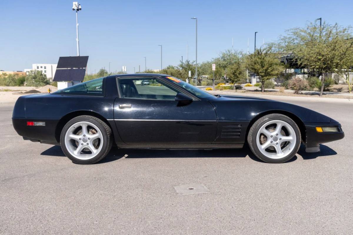 Chevrolet-corvette-coupe-2d-1993-black-11