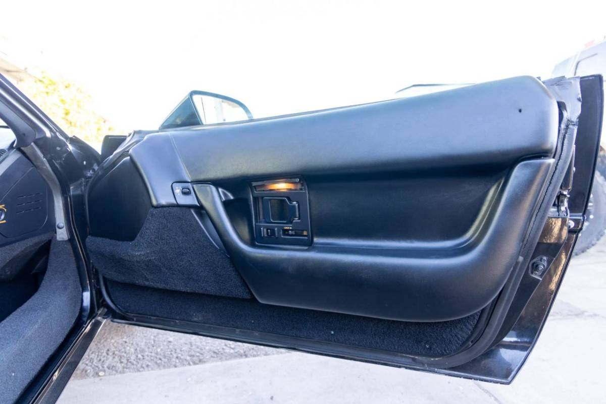 Chevrolet-corvette-coupe-2d-1993-black-15