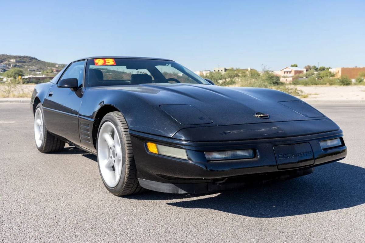 Chevrolet-corvette-coupe-2d-1993-black-4