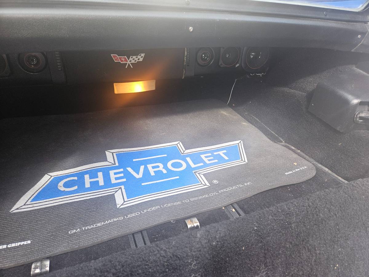 Chevrolet-corvette-stingray-1973-blue-8