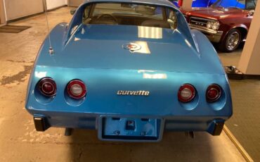 Chevrolet-corvette-stingray-1976-1