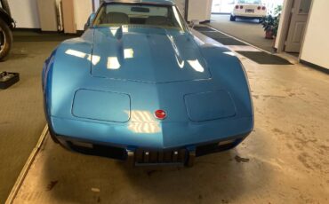 Chevrolet-corvette-stingray-1976-3