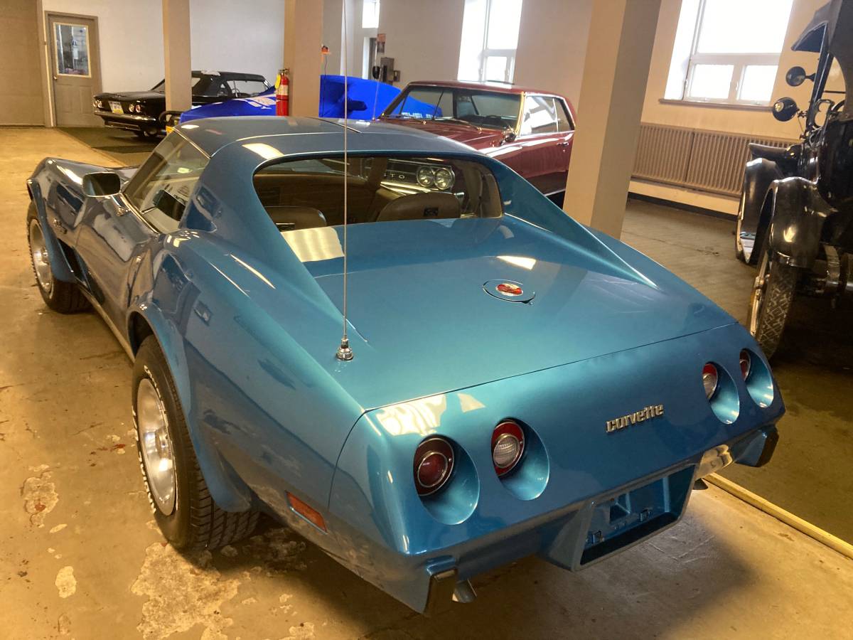 Chevrolet-corvette-stingray-1976-5