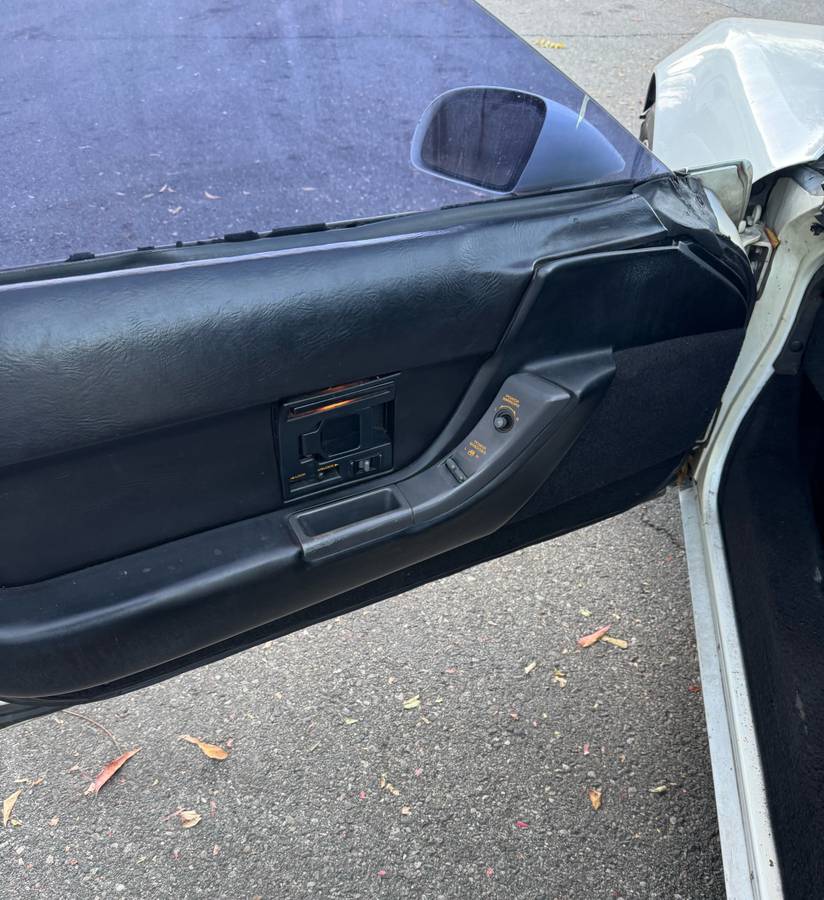 Chevrolet-corvette-targa-1990-white-12