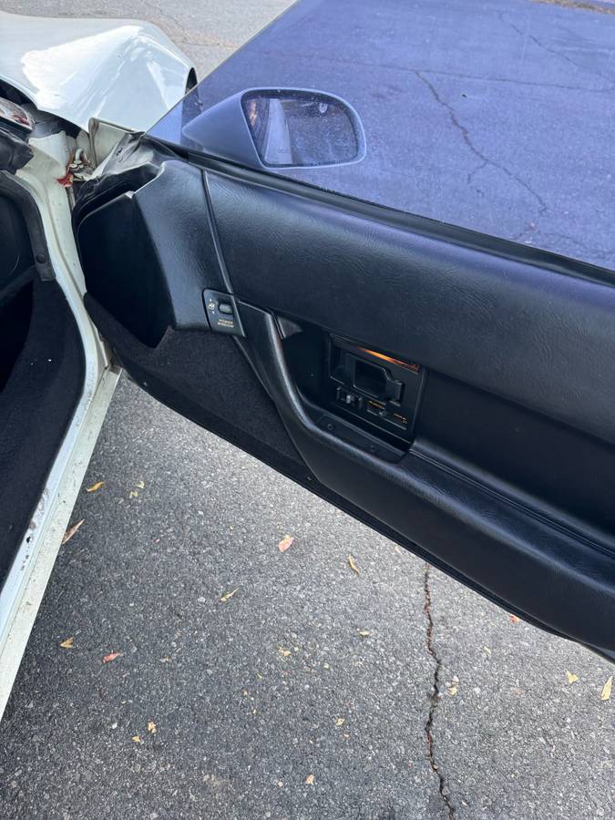 Chevrolet-corvette-targa-1990-white-14