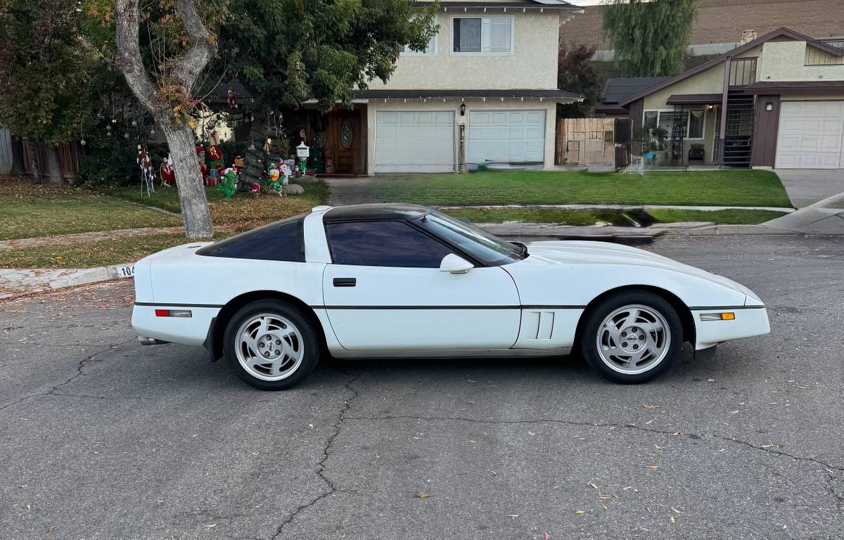 Chevrolet-corvette-targa-1990-white-17