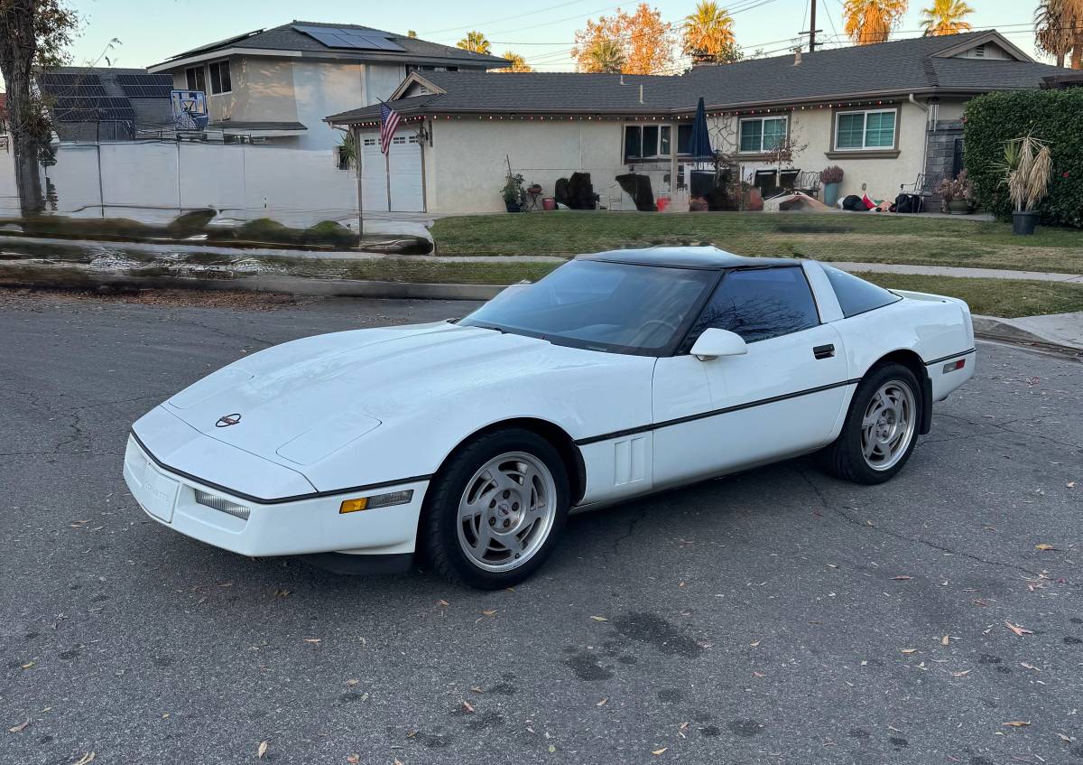 Chevrolet-corvette-targa-1990-white-5