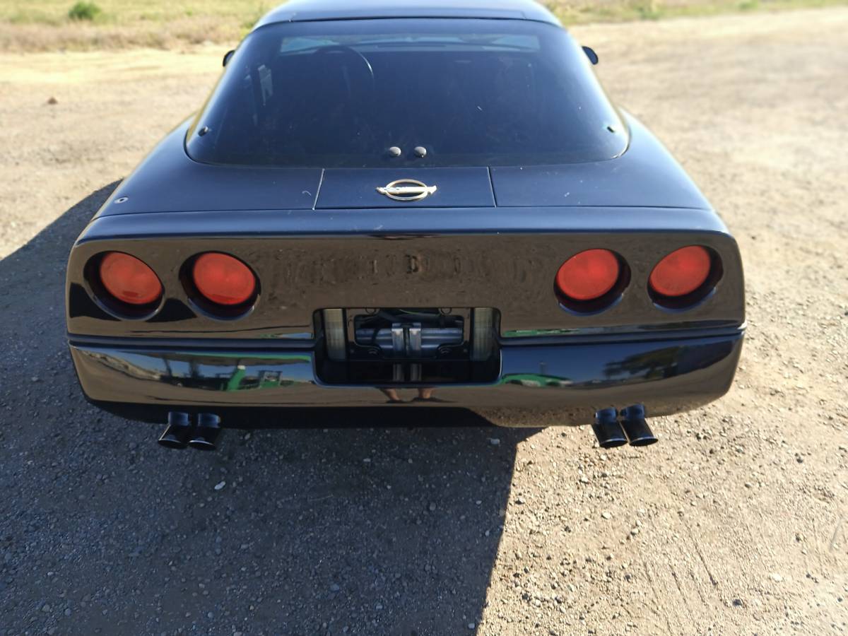 Chevrolet-corvettec-1984-black-2