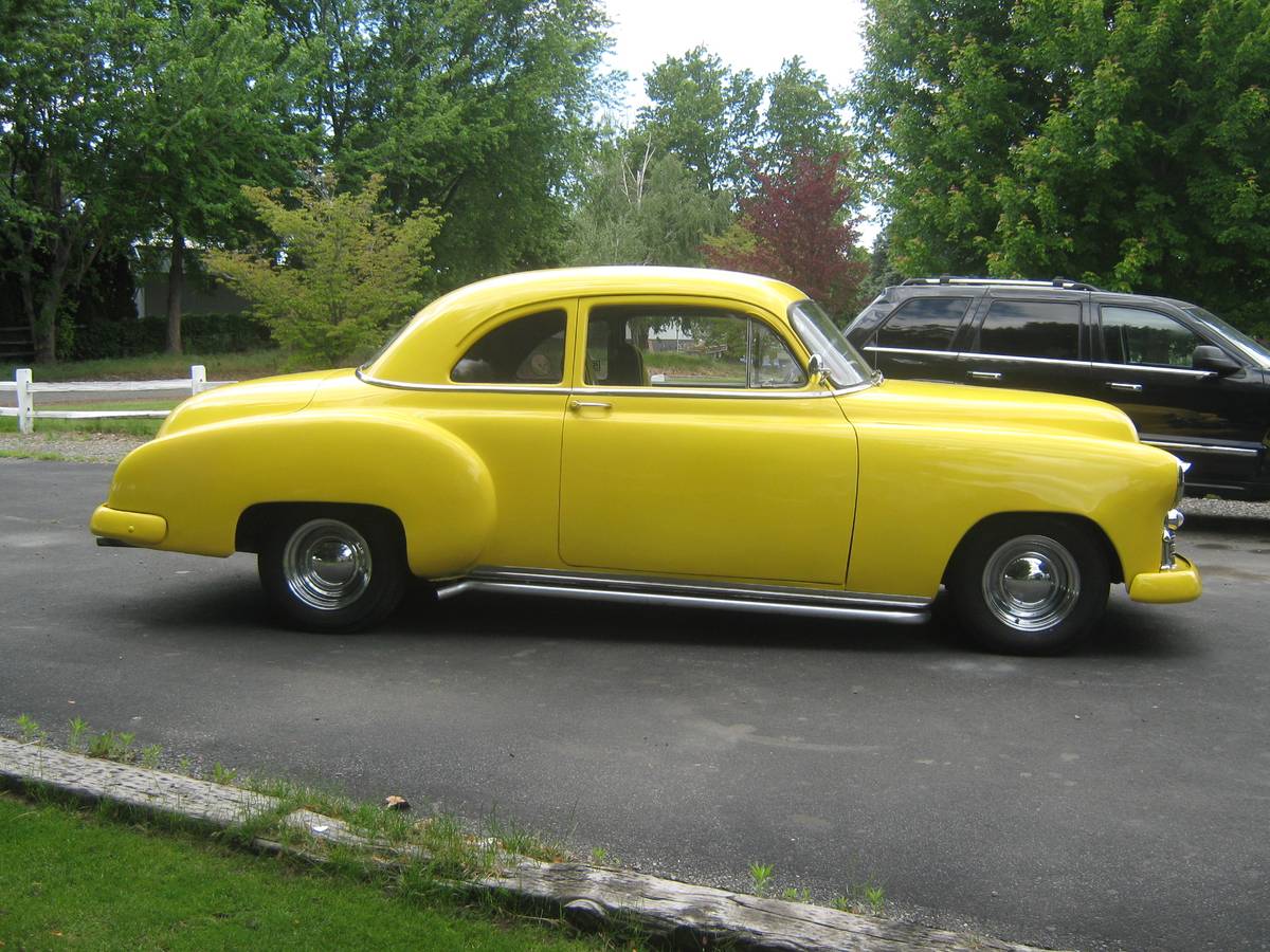 Chevrolet-coupe-1949-yellow-2