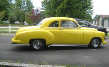 Chevrolet-coupe-1949-yellow