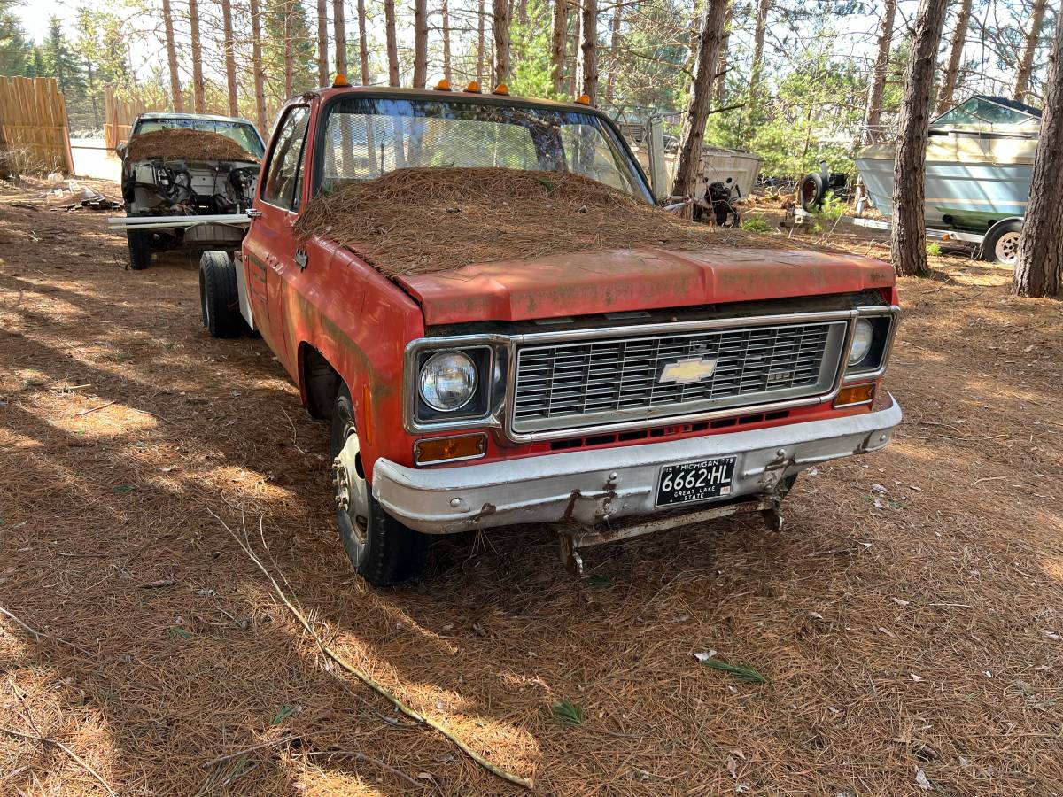 Chevrolet-custom-c30-1973-red-1