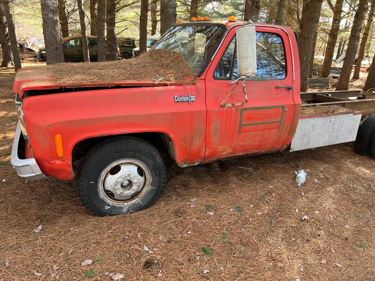 Chevrolet-custom-c30-1973-red