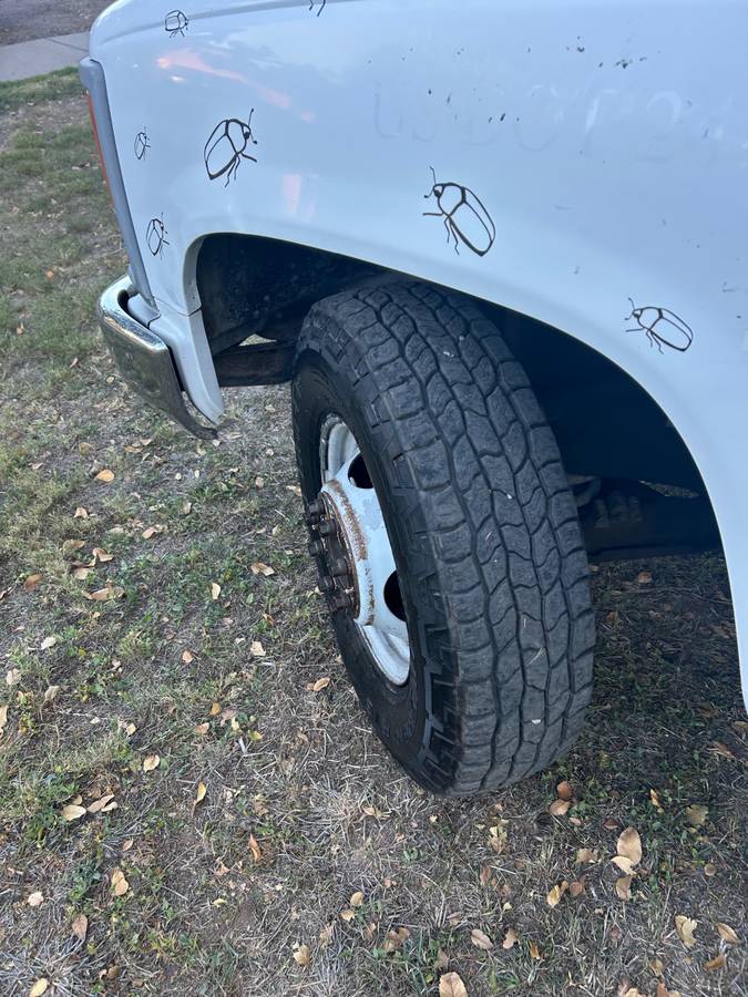 Chevrolet-dully-1994-white-1