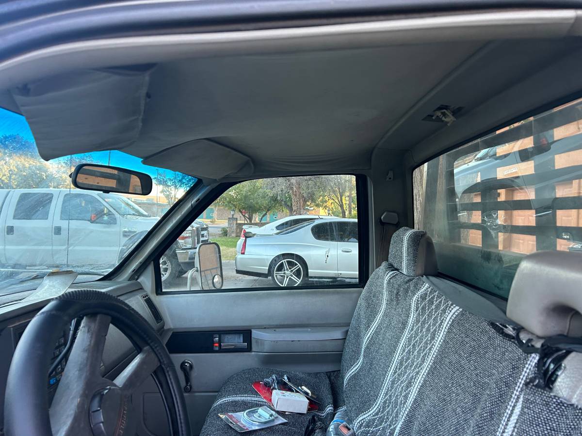 Chevrolet-dully-1994-white-3