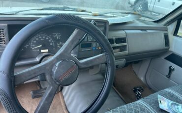 Chevrolet-dully-1994-white-5