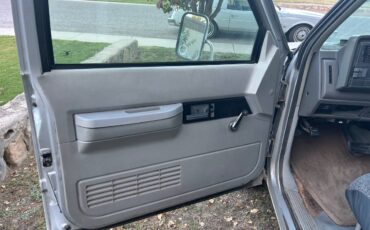 Chevrolet-dully-1994-white-8