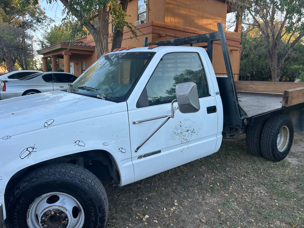 Chevrolet-dully-1994-white