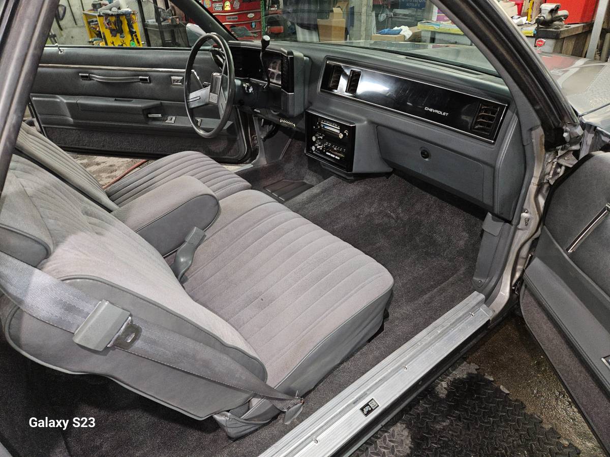 Chevrolet-el-camino-1986-silver-10