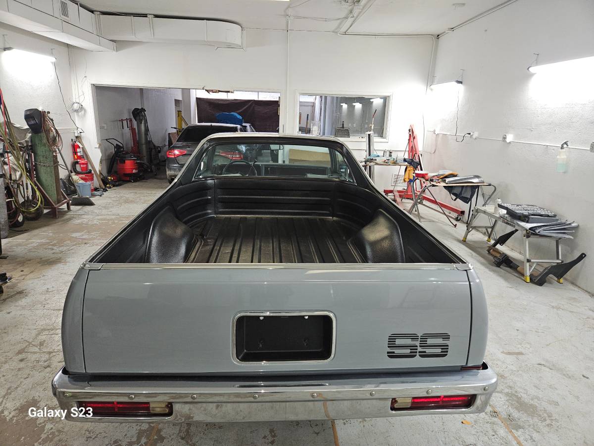 Chevrolet-el-camino-1986-silver-8