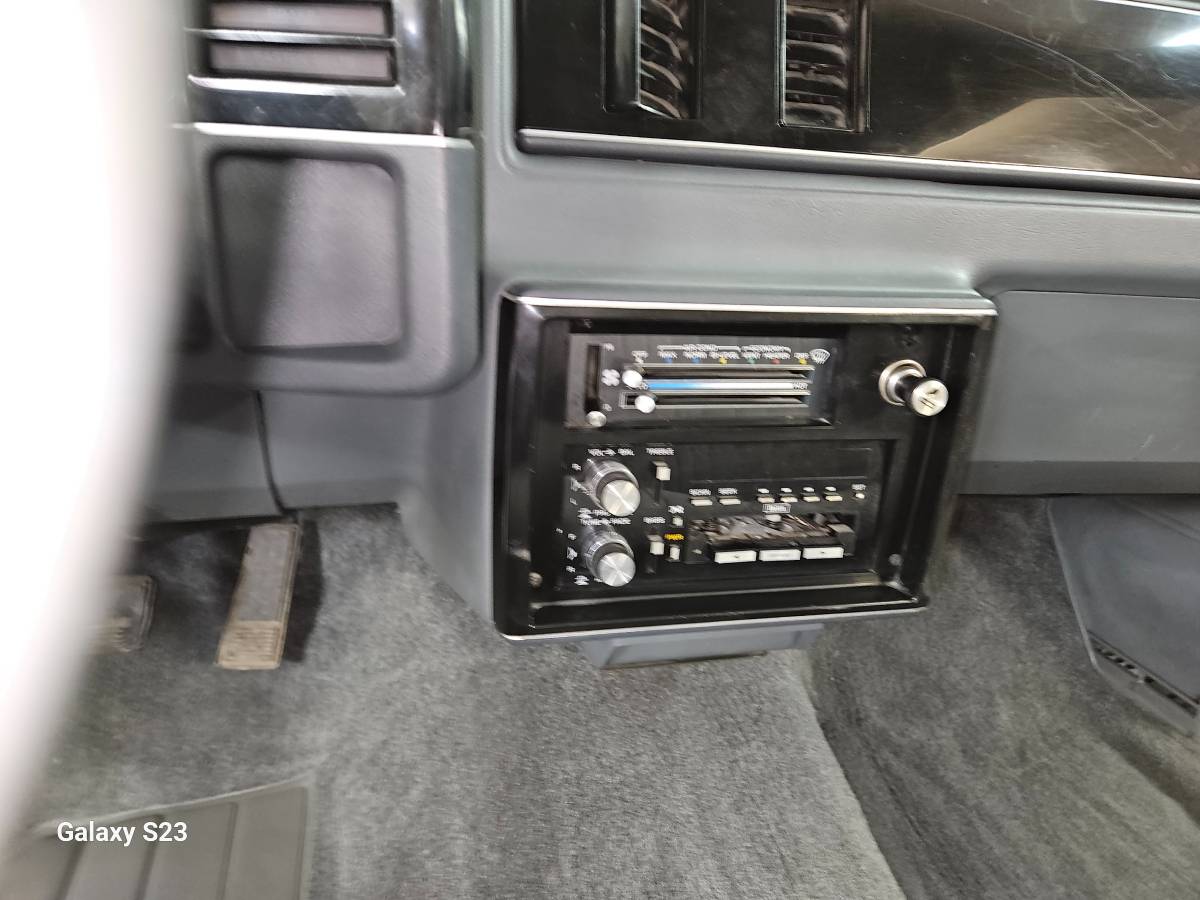 Chevrolet-el-camino-1986-silver-9