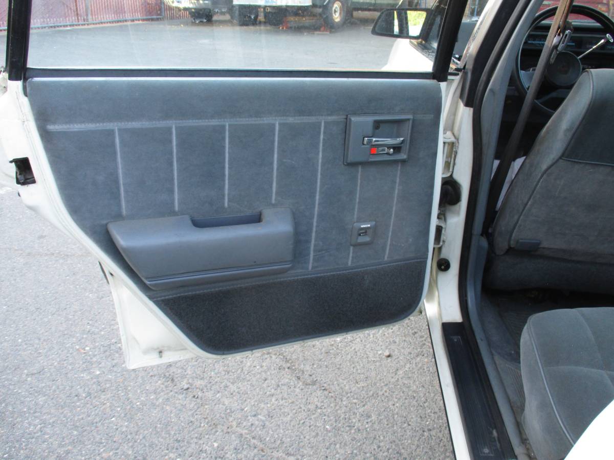 Chevrolet-euro-sport-1989-white-12