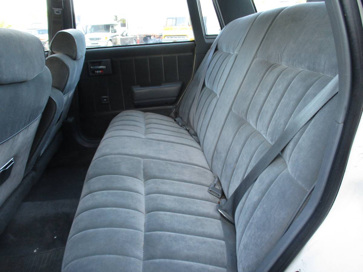 Chevrolet-euro-sport-1989-white-19