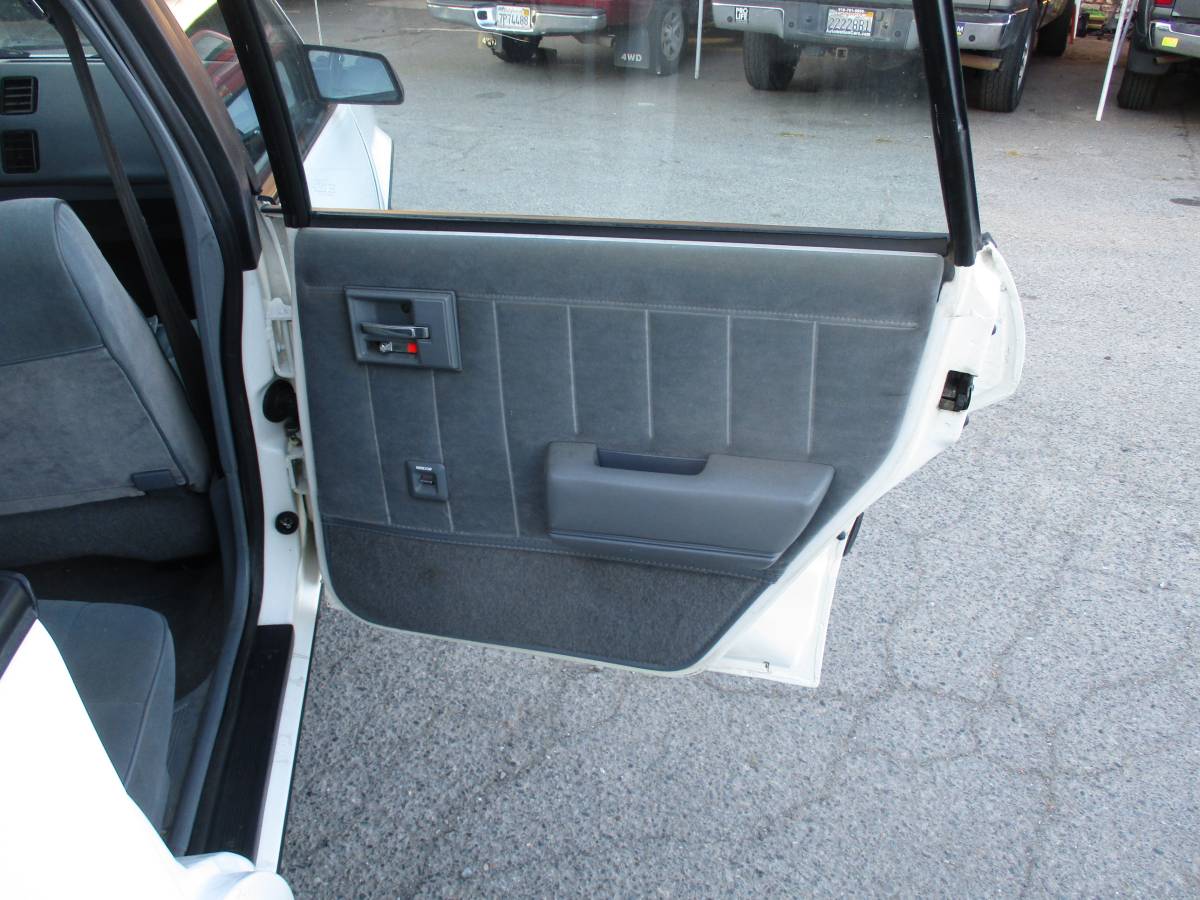 Chevrolet-euro-sport-1989-white-9