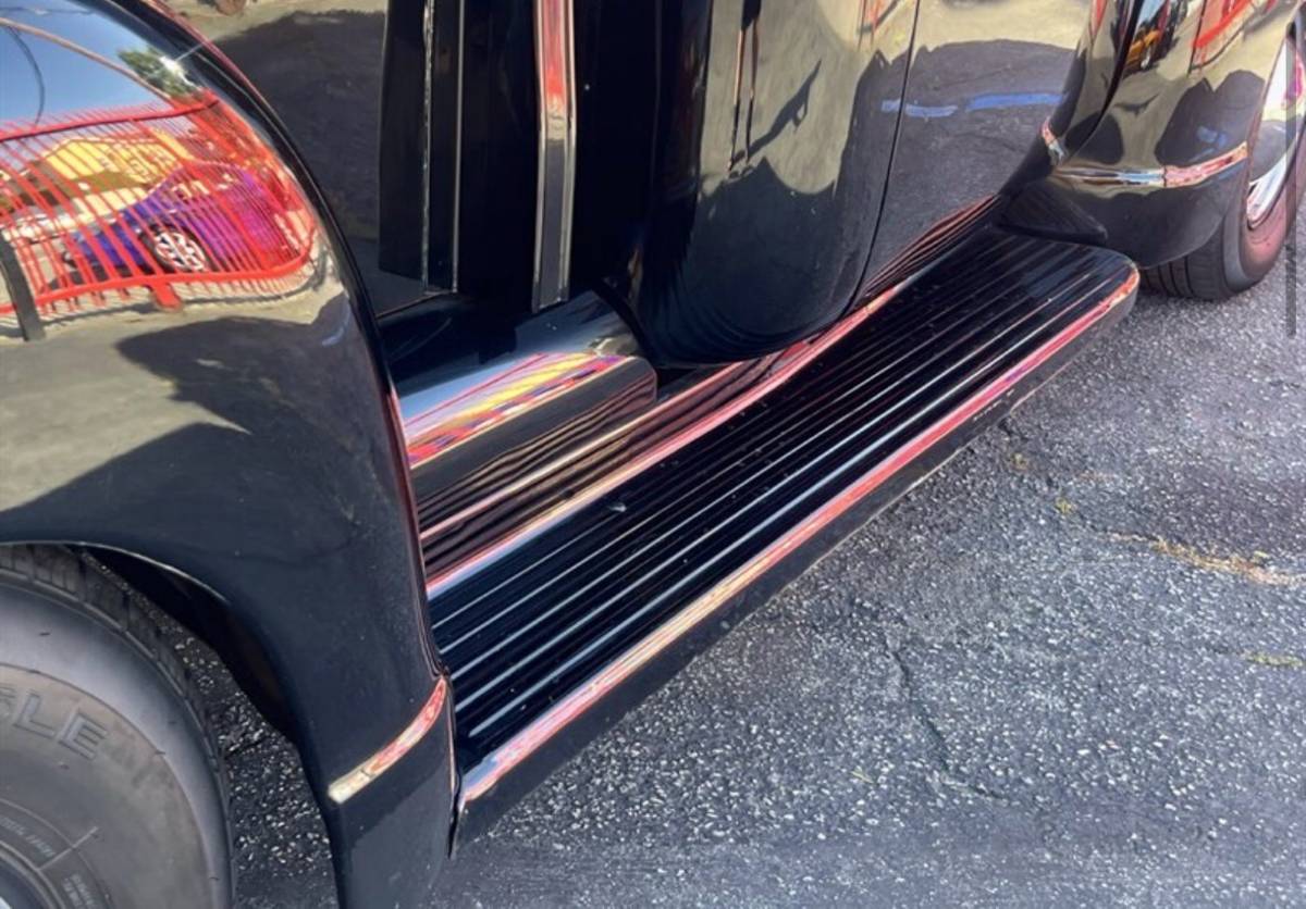 Chevrolet-fleetmaster-1951-black-11