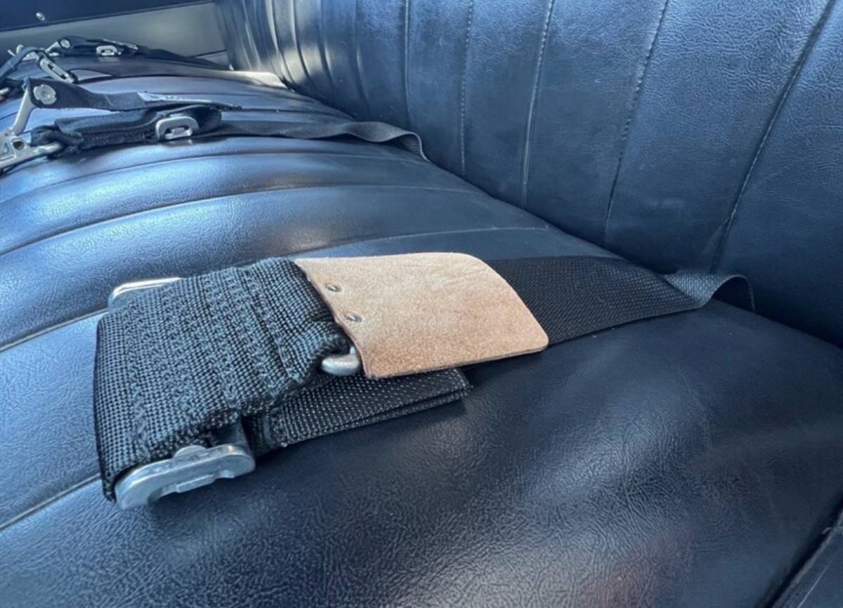 Chevrolet-fleetmaster-1951-black-3