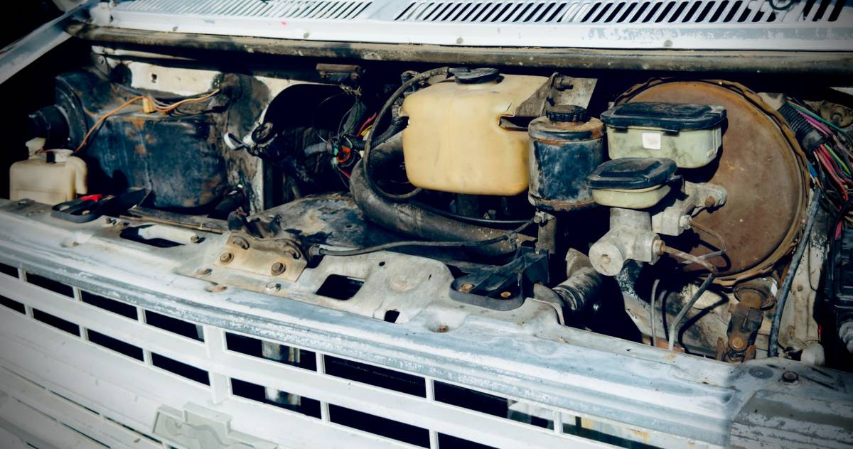 Chevrolet-g-series-12-ton-van-1985-white-1