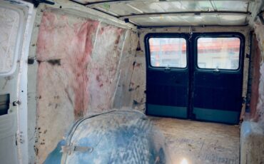 Chevrolet-g-series-12-ton-van-1985-white-4