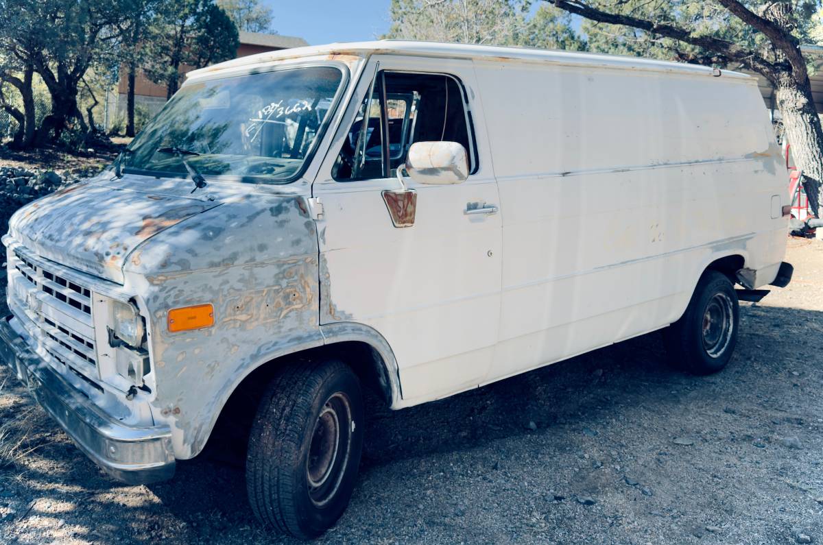 Chevrolet-g-series-12-ton-van-1985-white-5