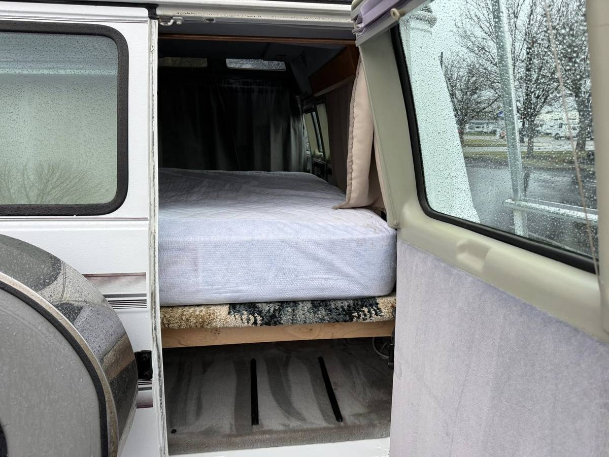 Chevrolet-g-series-34-ton-nominal-1992-white-13