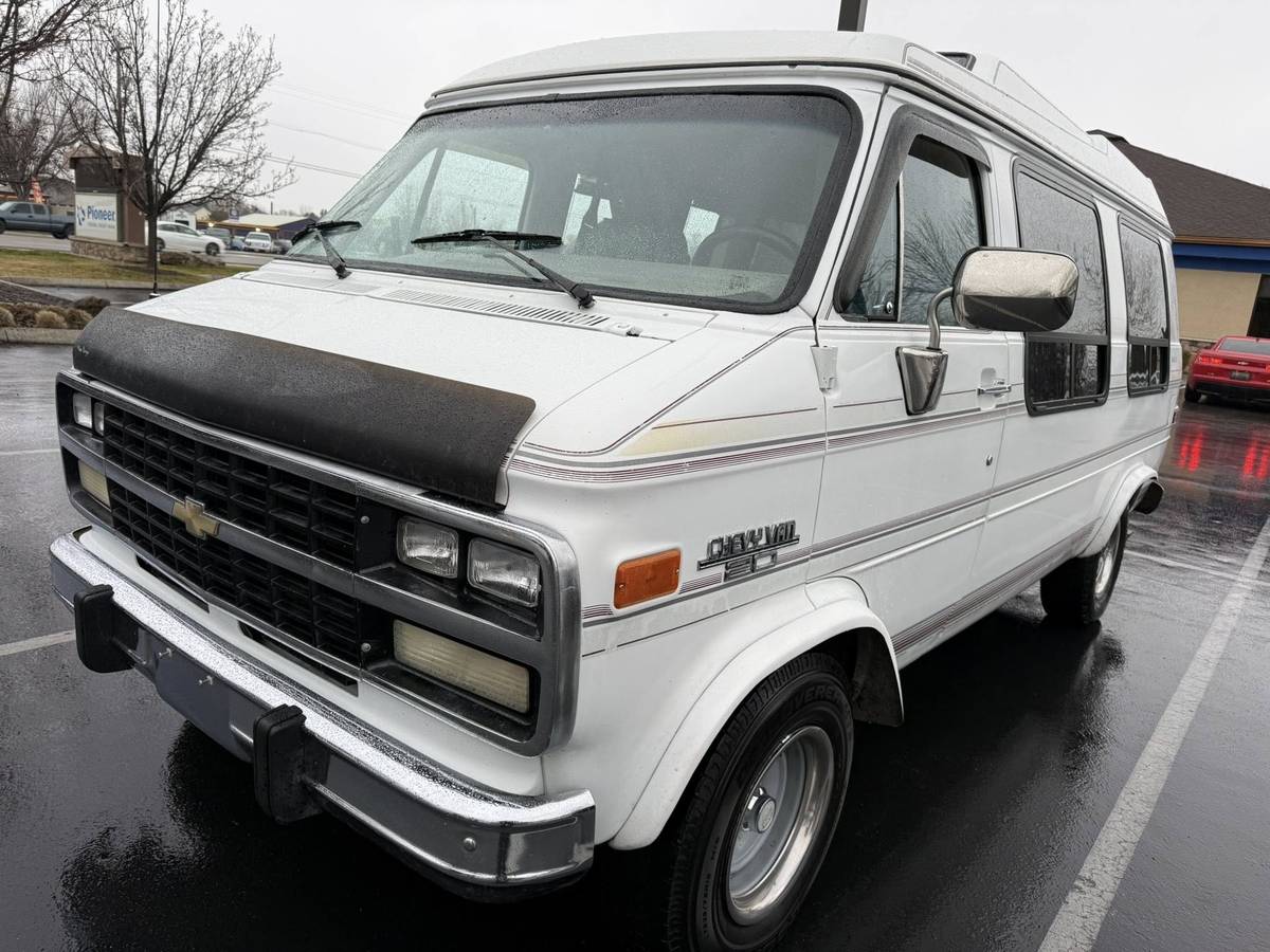 Chevrolet-g-series-34-ton-nominal-1992-white-14