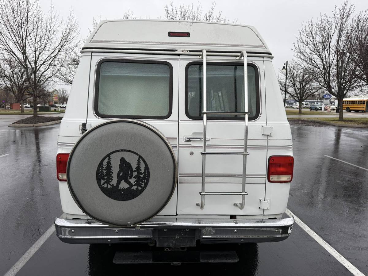 Chevrolet-g-series-34-ton-nominal-1992-white-3