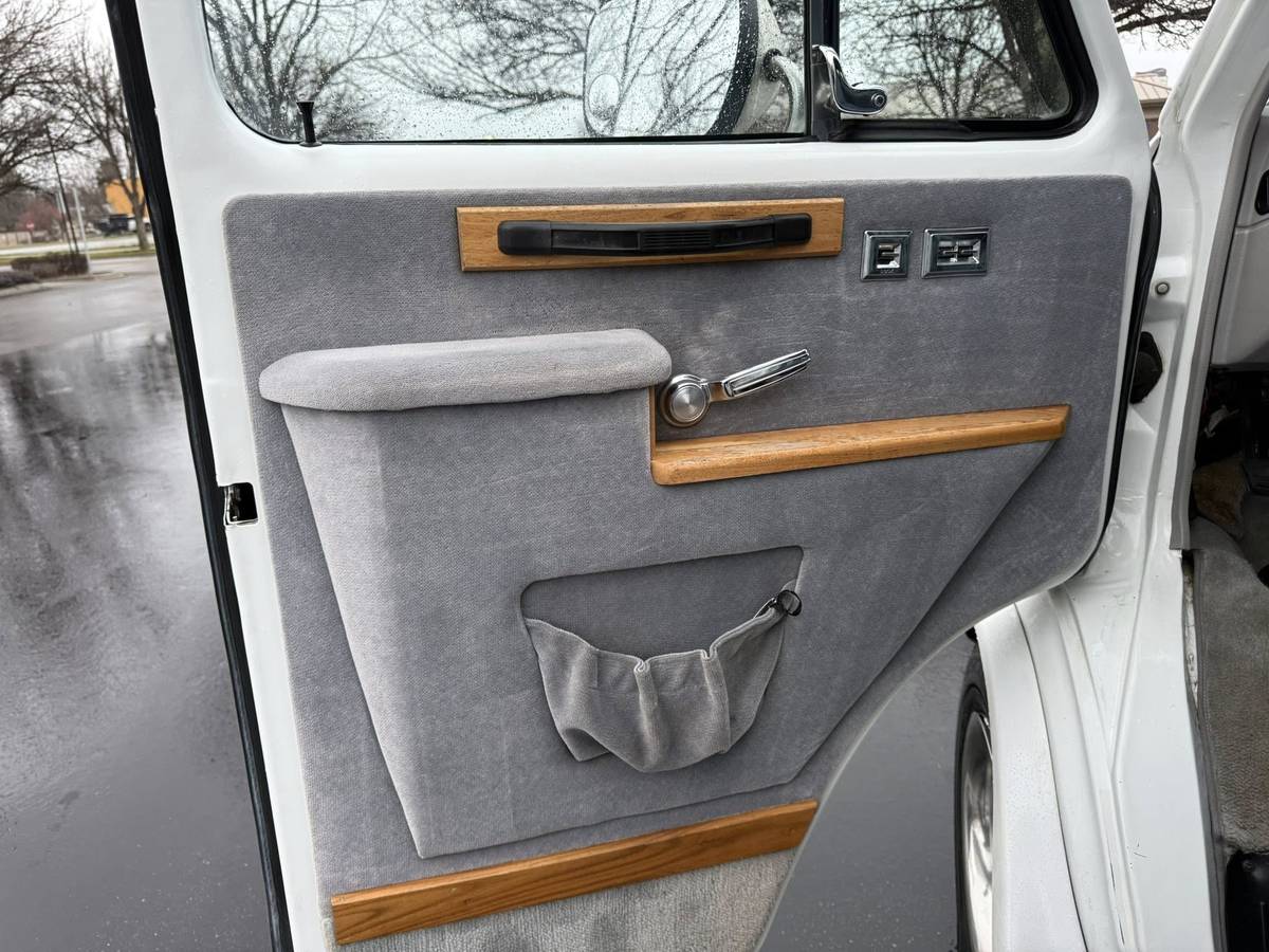 Chevrolet-g-series-34-ton-nominal-1992-white-6