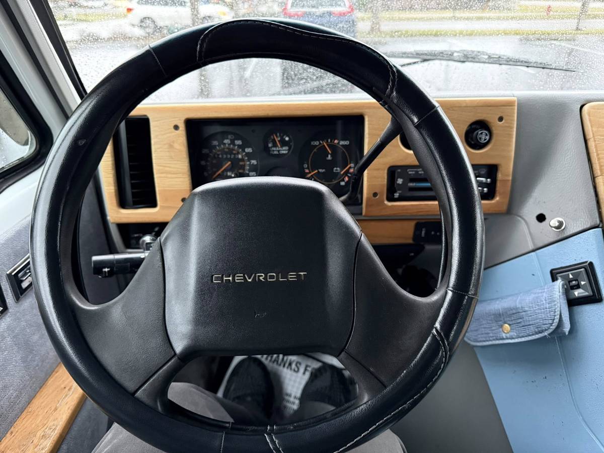 Chevrolet-g-series-34-ton-nominal-1992-white-7